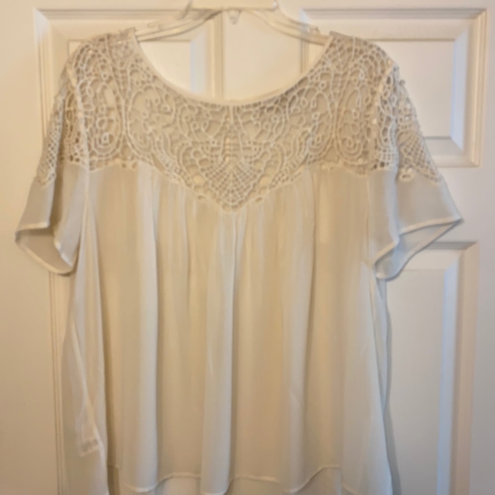 Cream Anne Taylor Blouse w/ lace detailing!